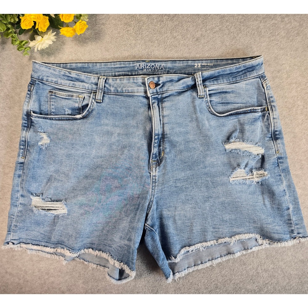 Arizona Jean Co Womens Size 23 Mid Rise Distressed Denim Shorts Light‎ Wash Blue